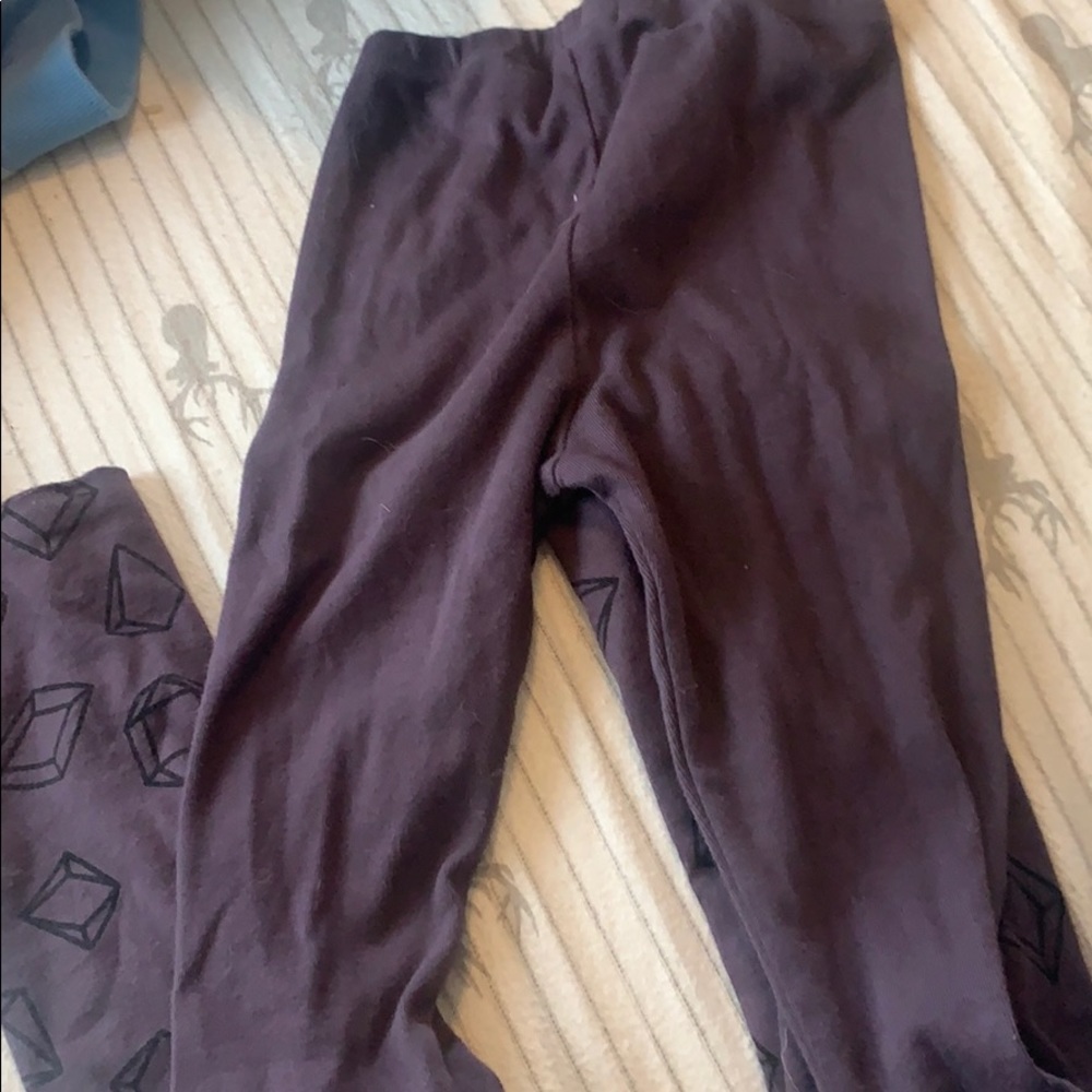 purple patterned leggings.